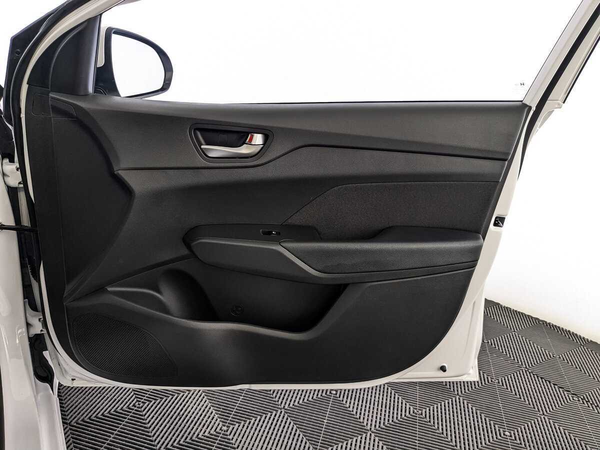 Купить Hyundai Solaris с пробегом. Фото: #20