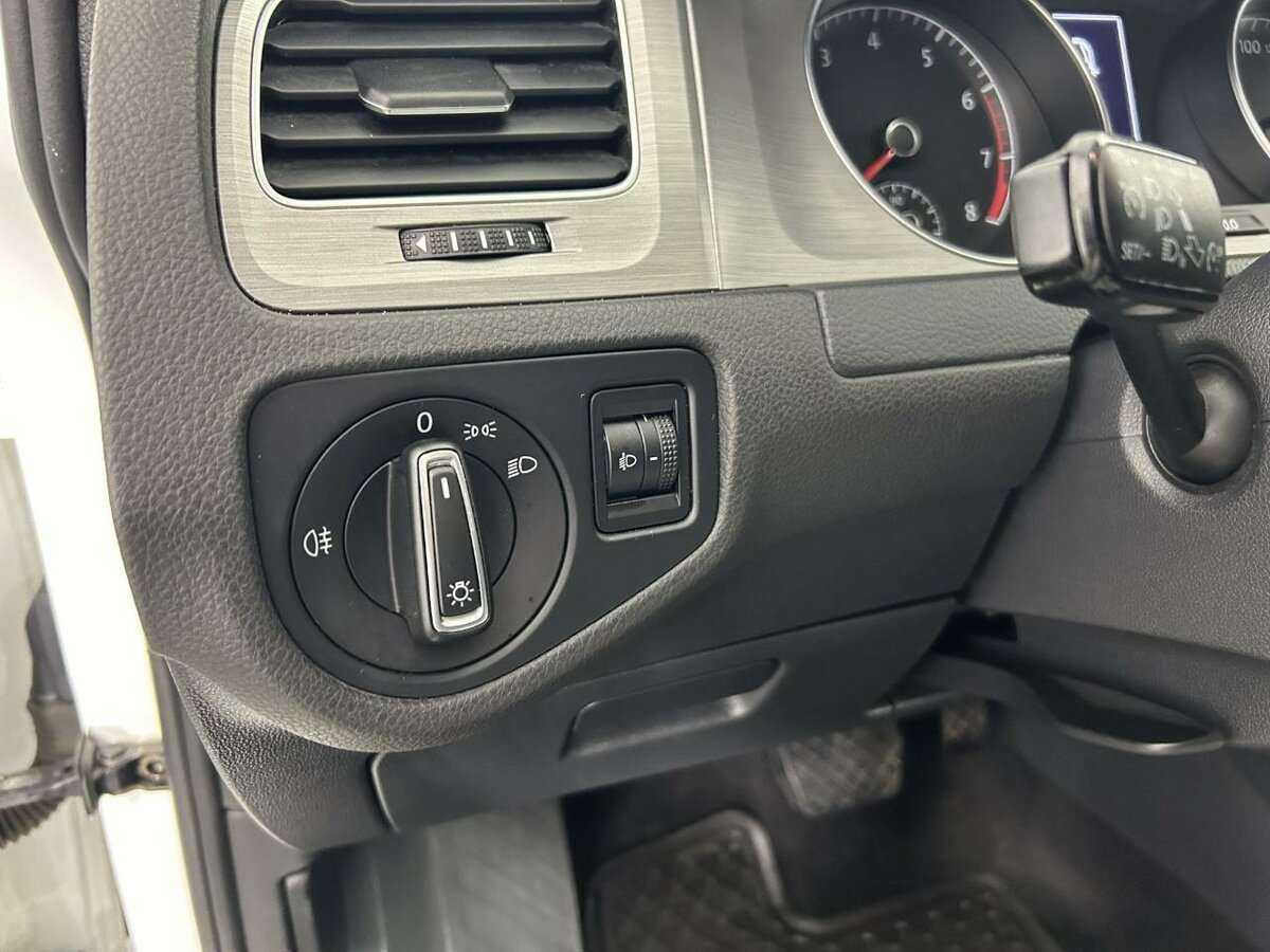 Купить Volkswagen Golf с пробегом. Фото: #8