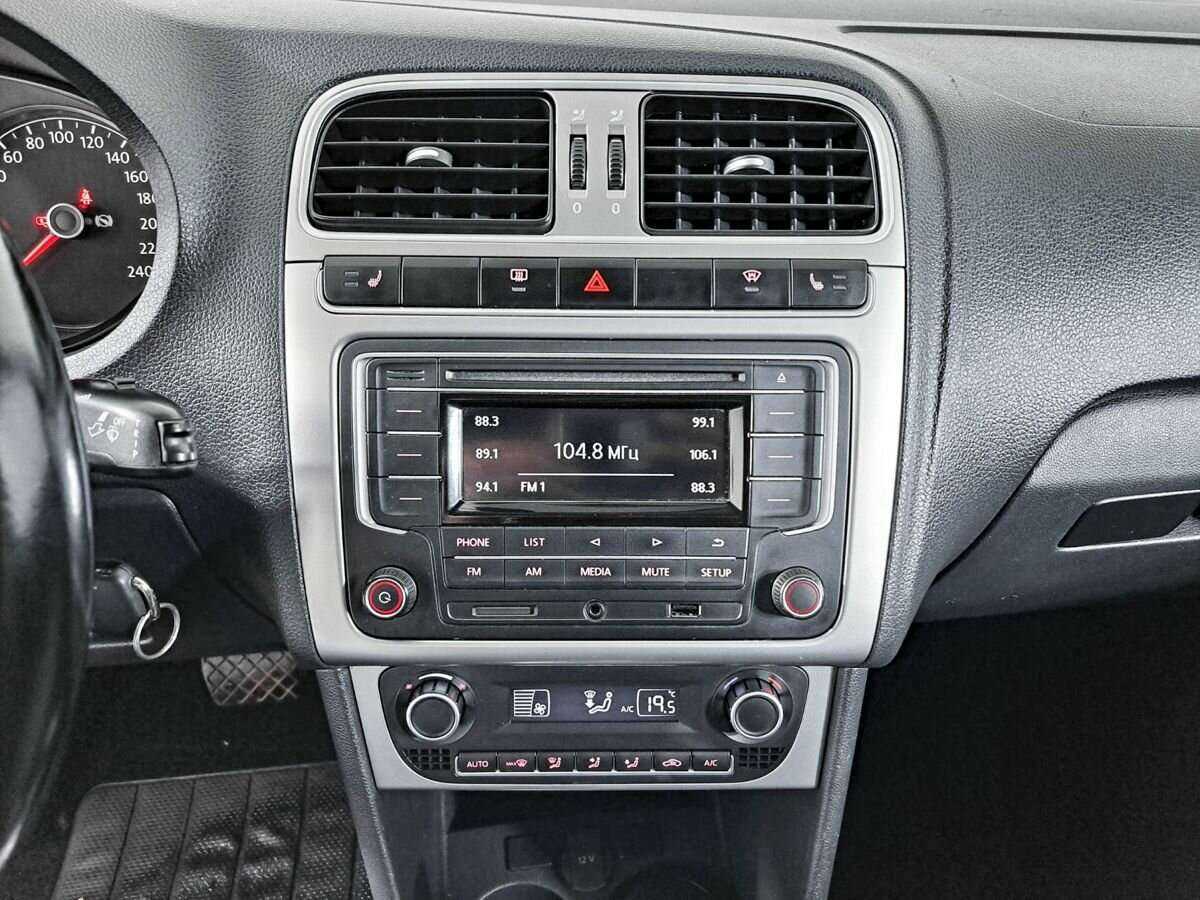 Купить Volkswagen Polo с пробегом. Фото: #12