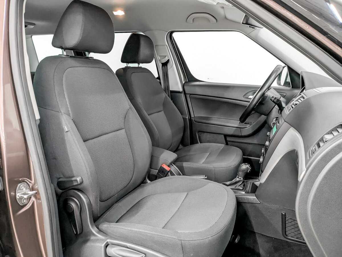 Купить Skoda Yeti с пробегом. Фото: #21