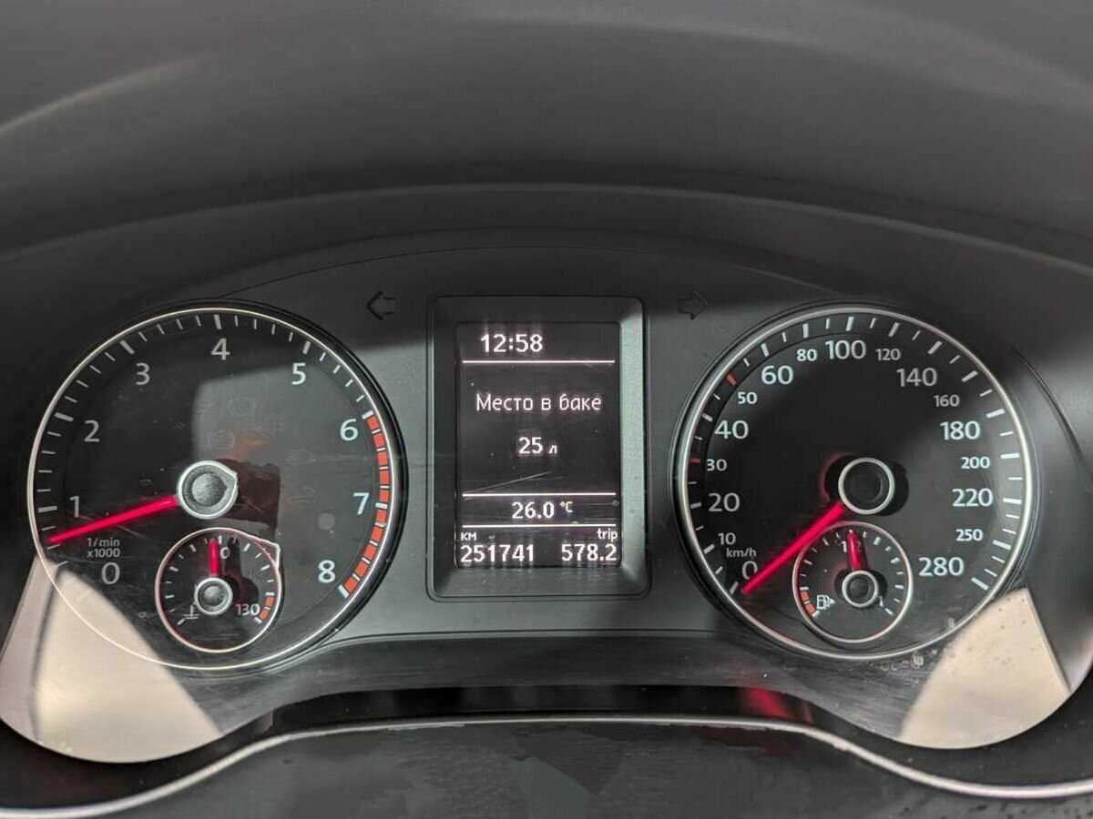 Купить Volkswagen Jetta с пробегом. Фото: #9