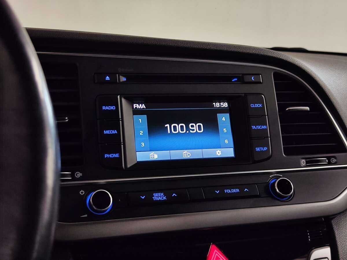 Купить Hyundai Elantra с пробегом. Фото: #12