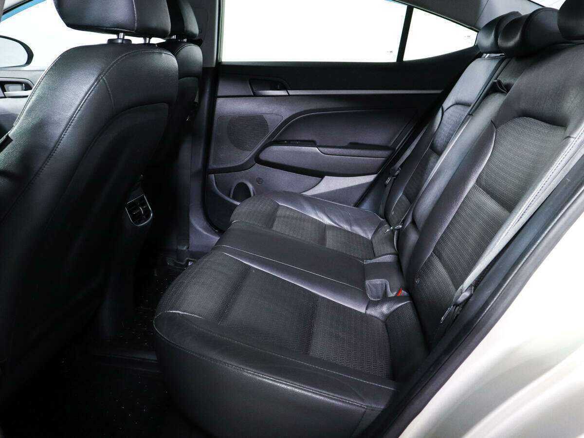 Купить Hyundai Elantra с пробегом. Фото: #9
