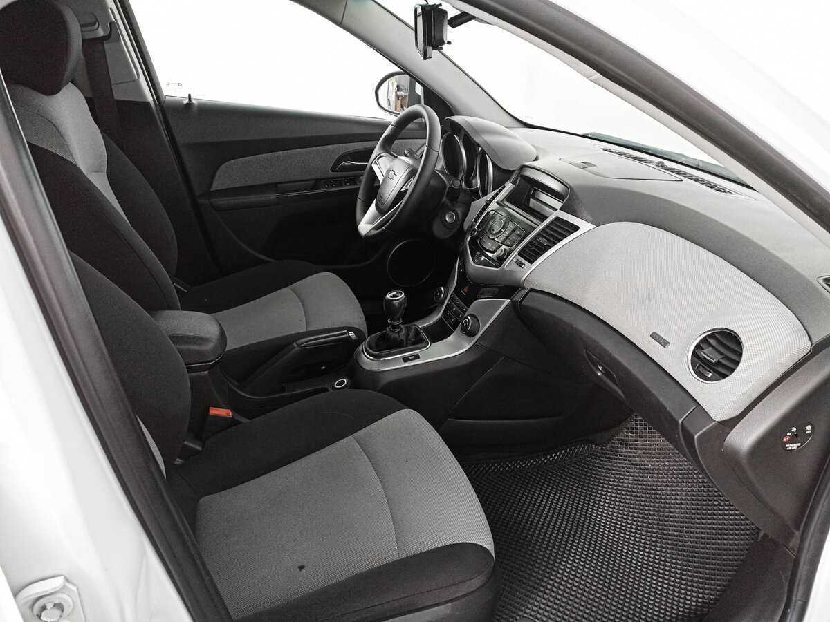 Купить Chevrolet Cruze с пробегом. Фото: #8