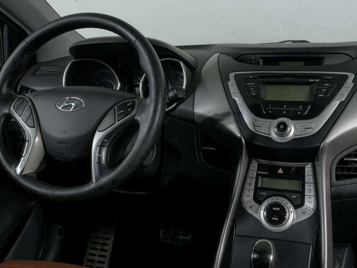 Купить Hyundai Elantra с пробегом. Фото: #10