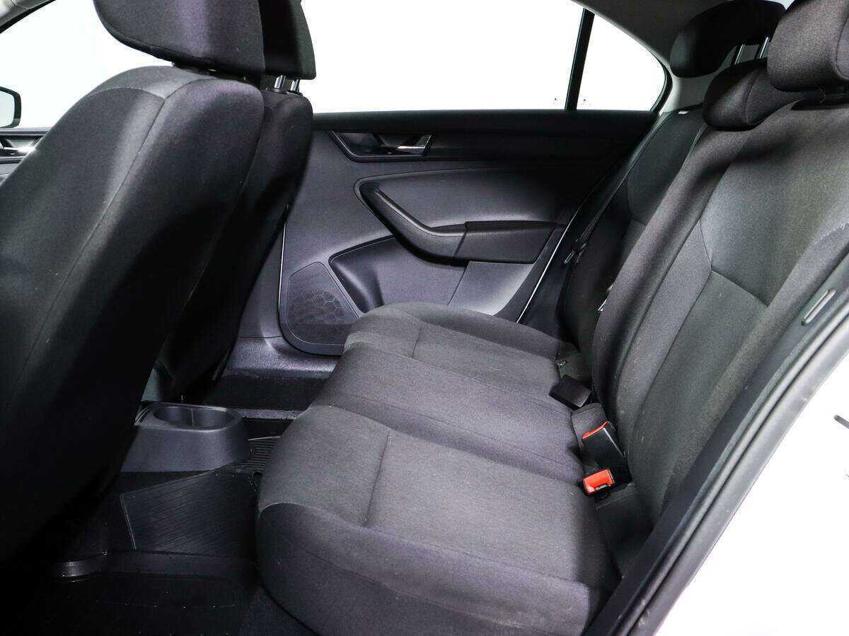 Купить Skoda Rapid с пробегом. Фото: #8