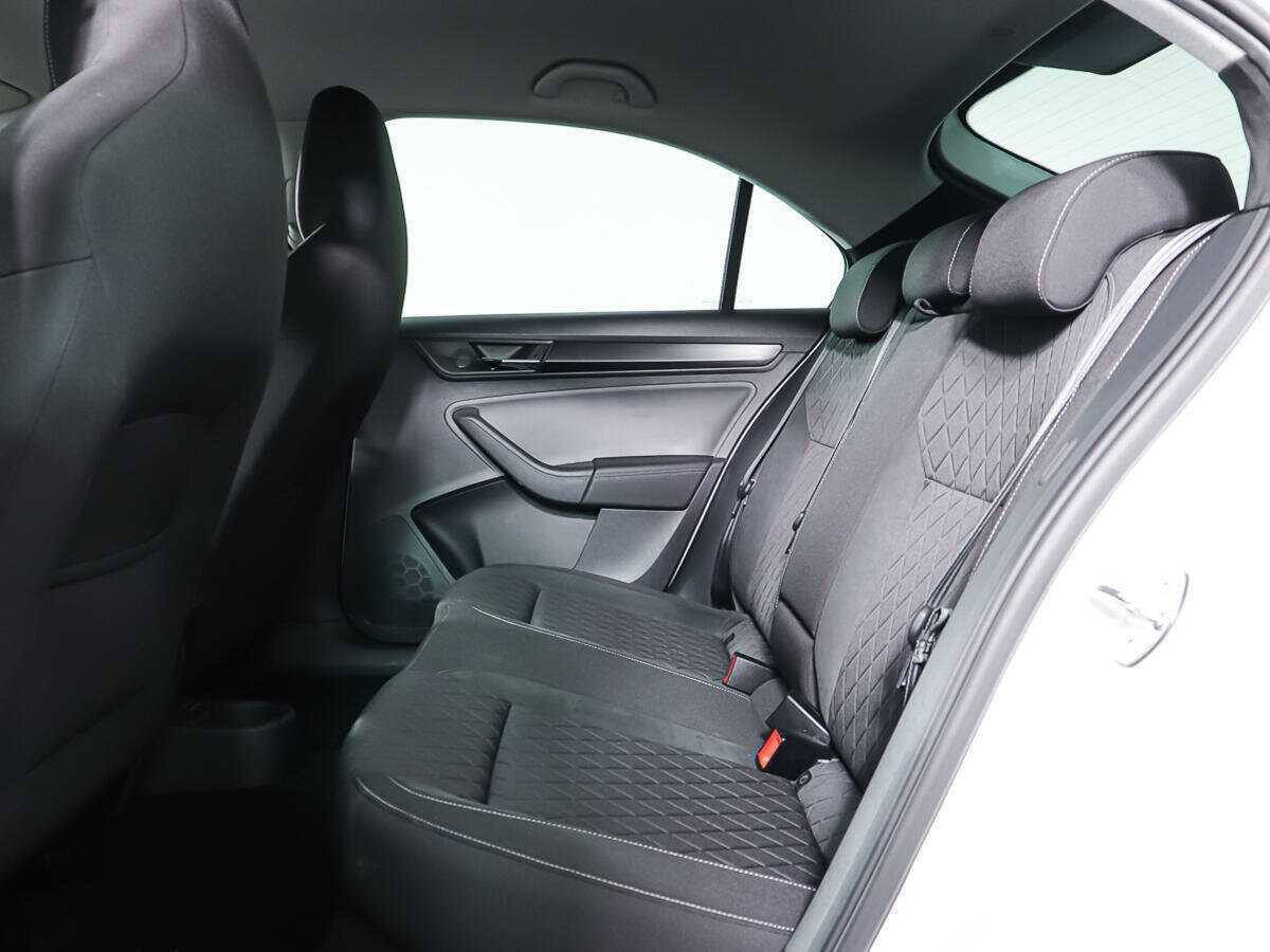 Купить Skoda Rapid с пробегом. Фото: #9