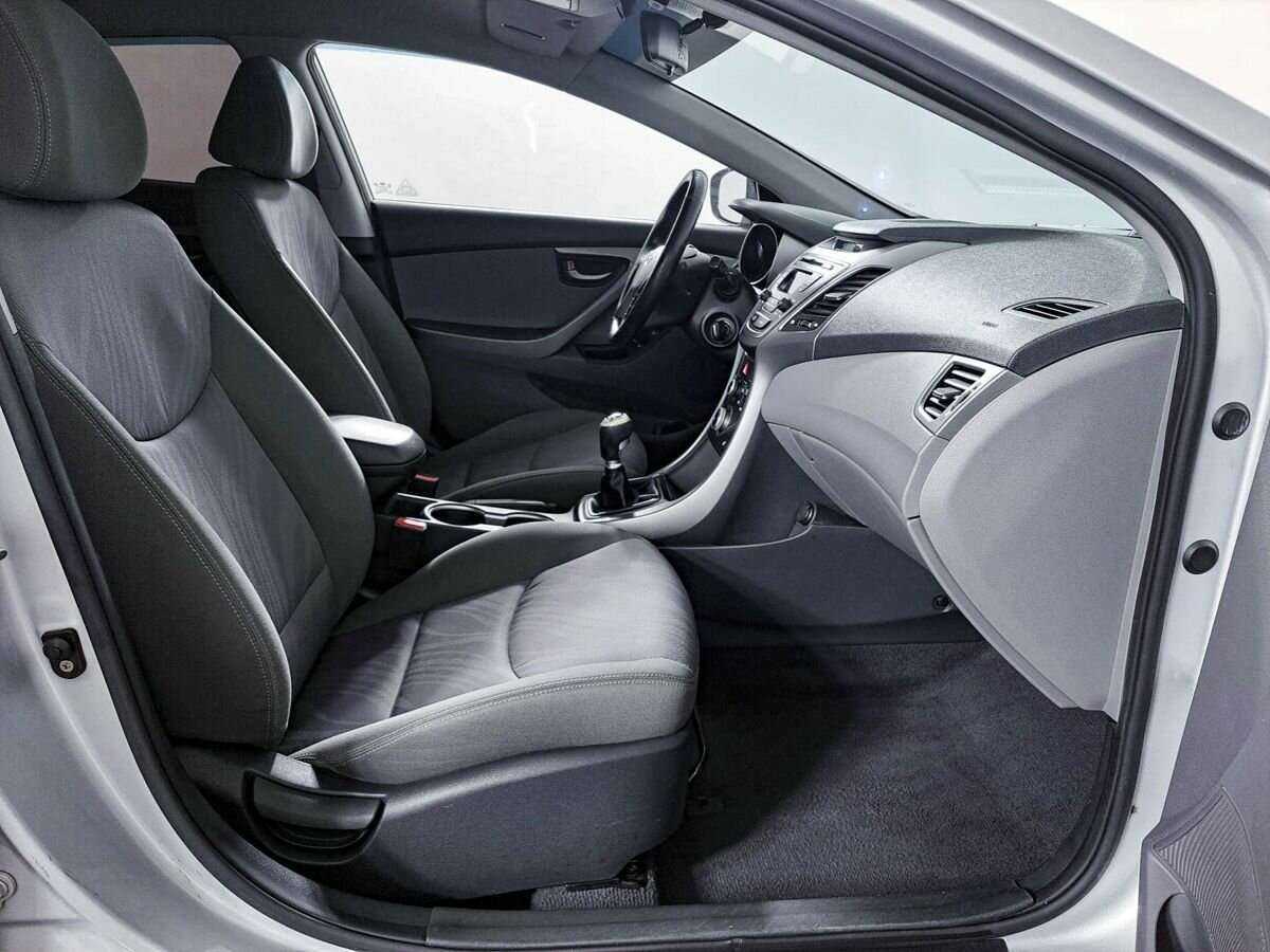 Купить Hyundai Elantra с пробегом. Фото: #8