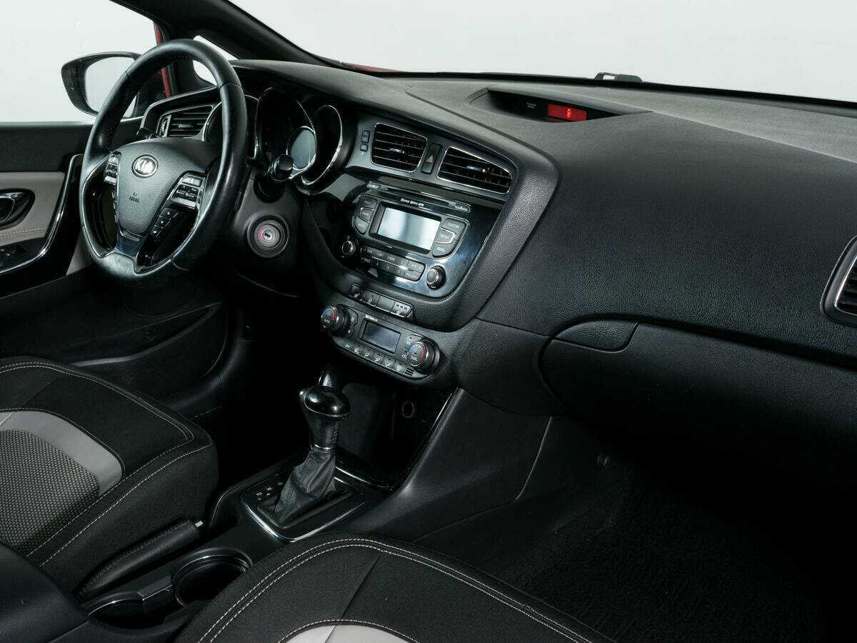 Купить Kia Ceed с пробегом. Фото: #9