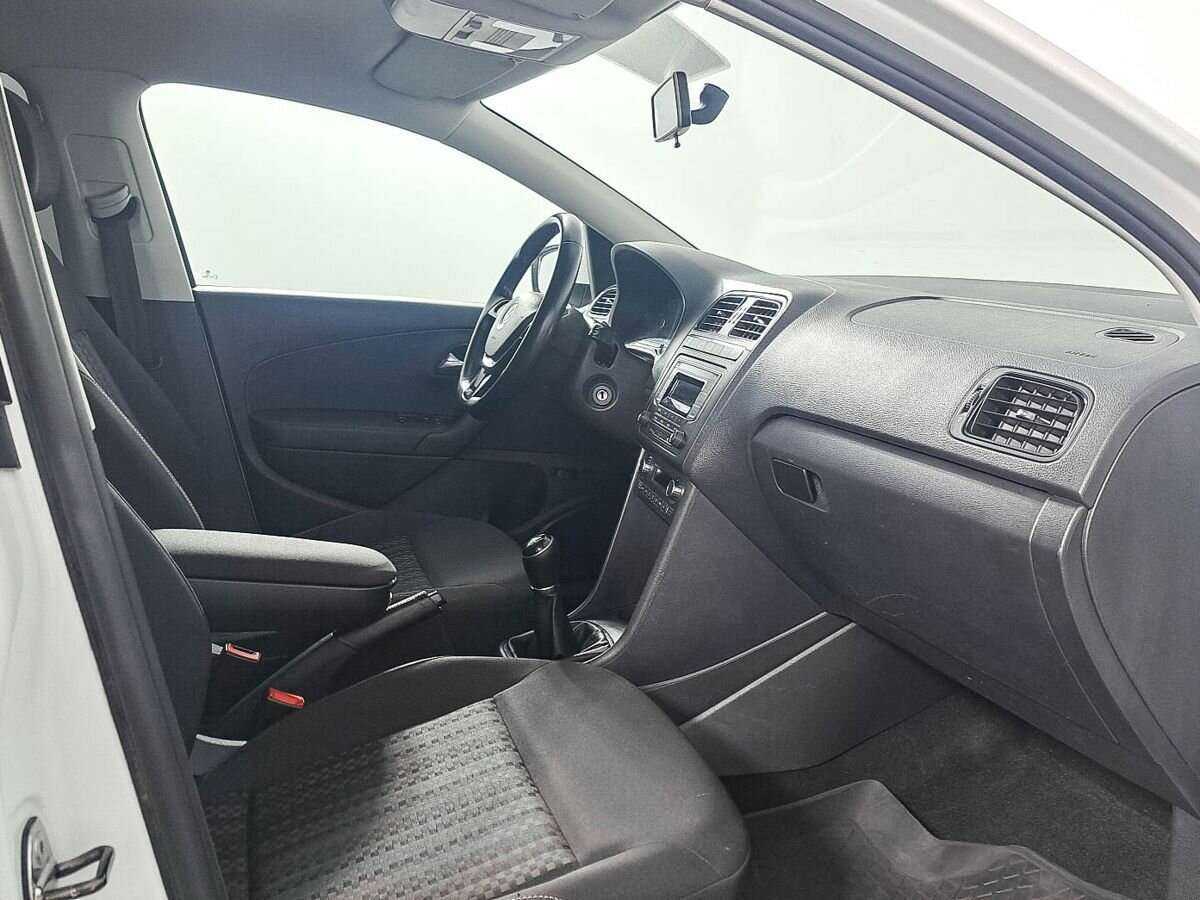 Купить Volkswagen Polo с пробегом. Фото: #8