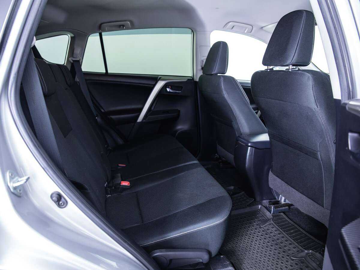 Купить Toyota RAV4 с пробегом. Фото: #8