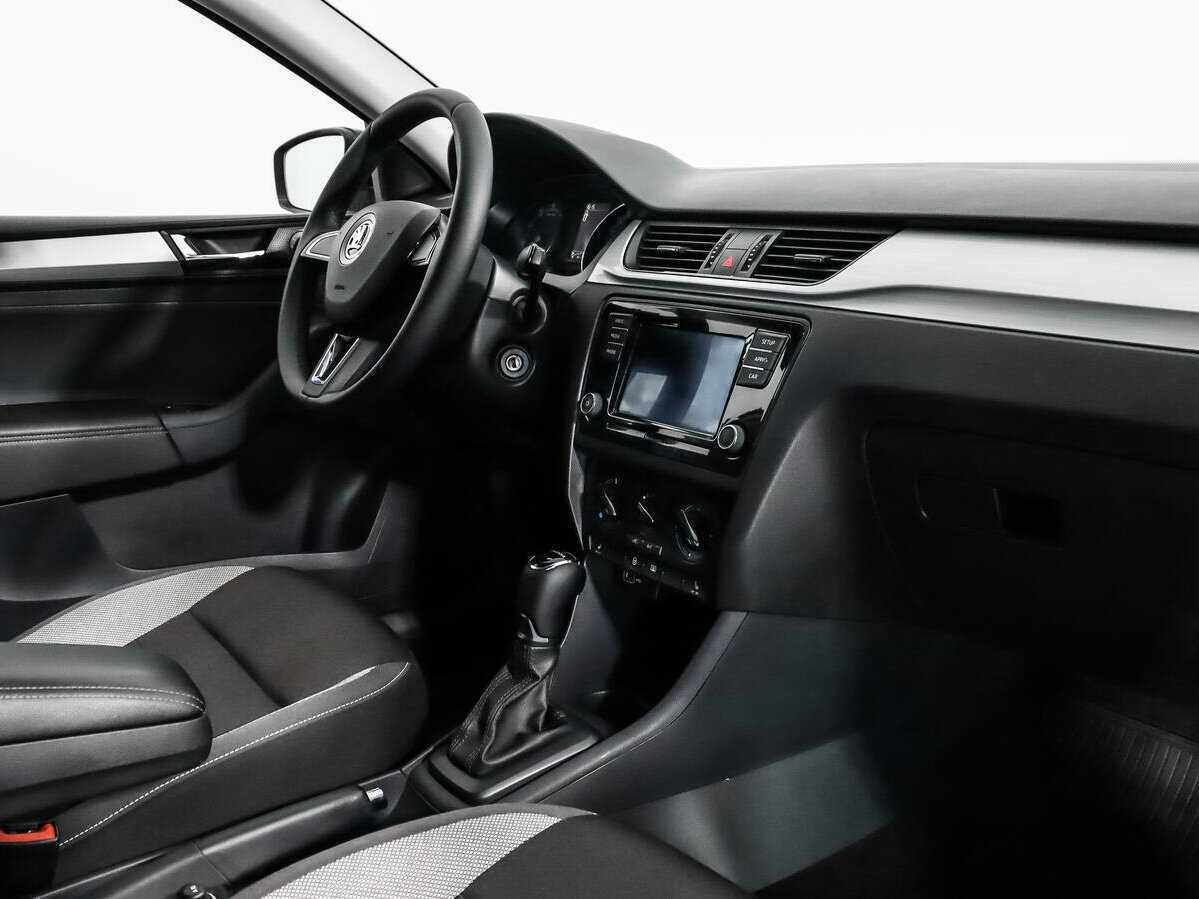 Купить Skoda Rapid с пробегом. Фото: #10