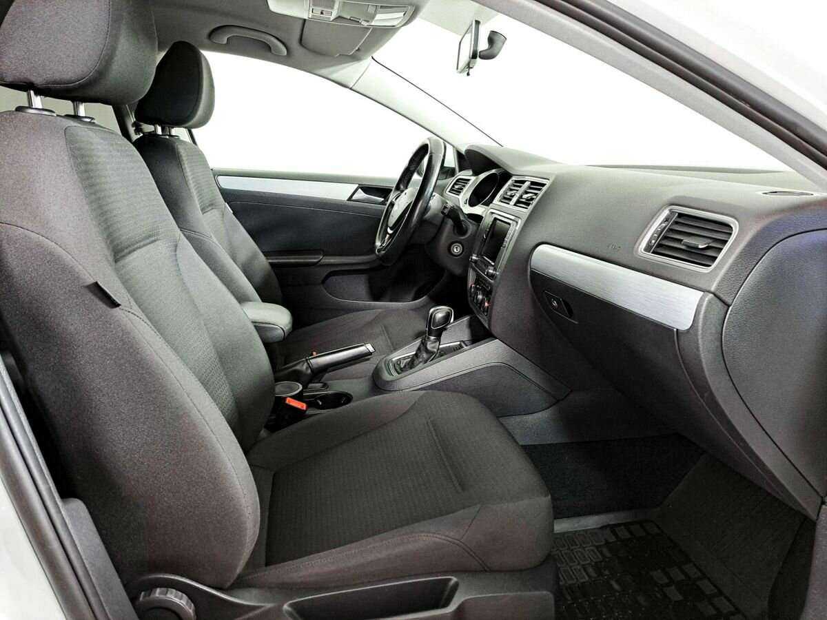 Купить Volkswagen Jetta с пробегом. Фото: #5
