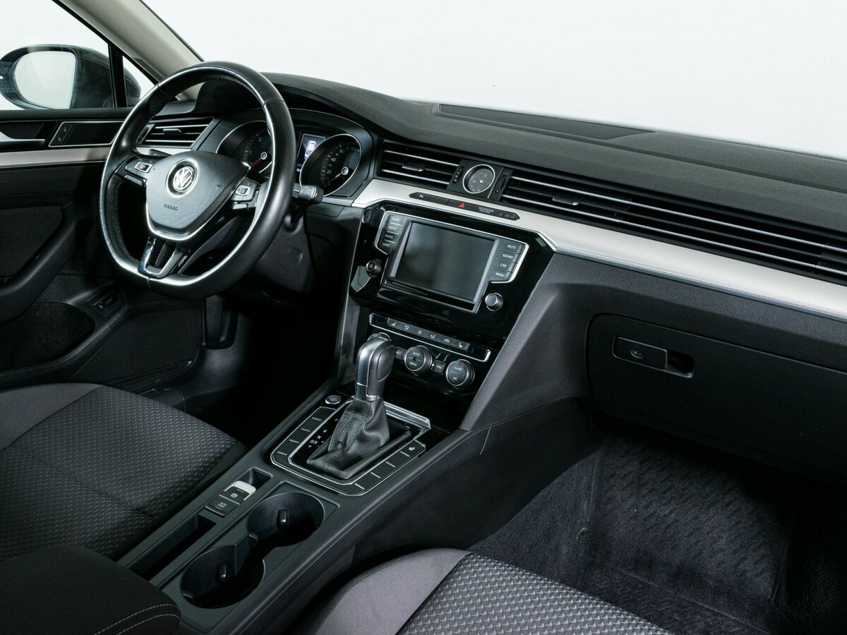 Купить Volkswagen Passat с пробегом. Фото: #6