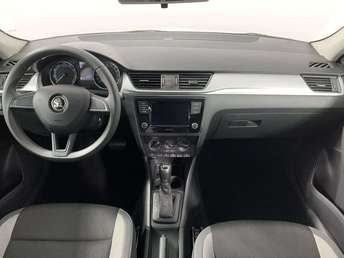 Купить Skoda Rapid с пробегом. Фото: #10