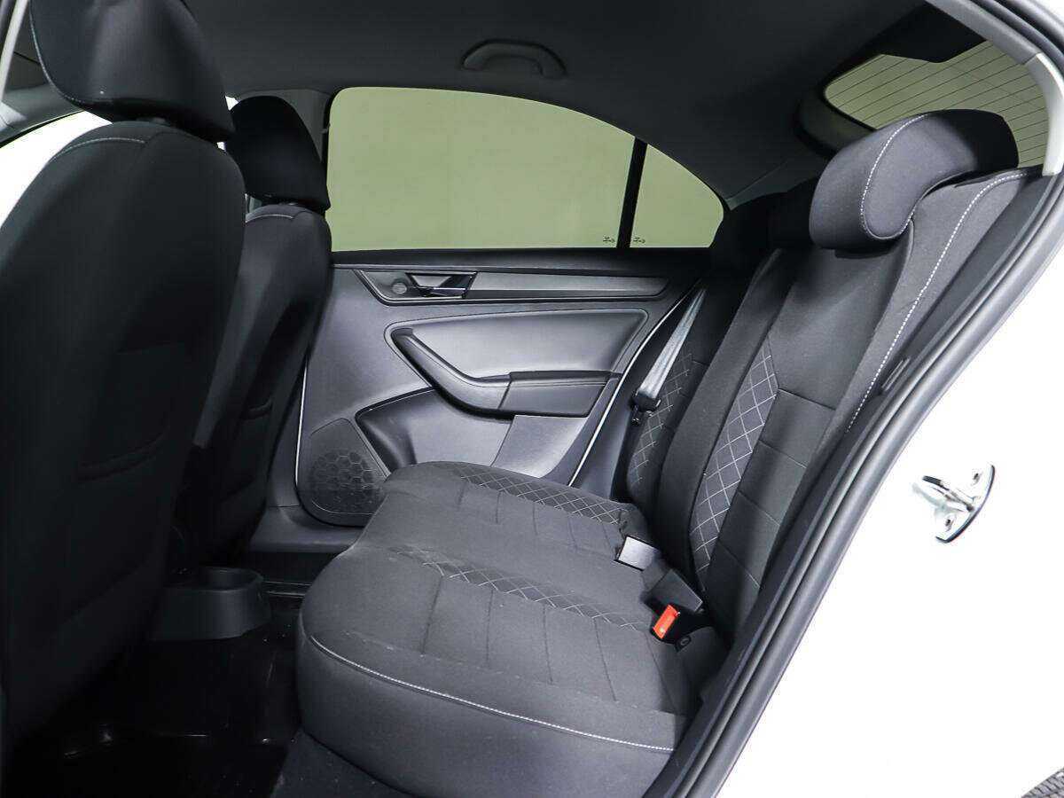 Купить Skoda Rapid с пробегом. Фото: #9