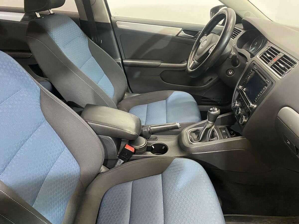 Купить Volkswagen Jetta с пробегом. Фото: #7