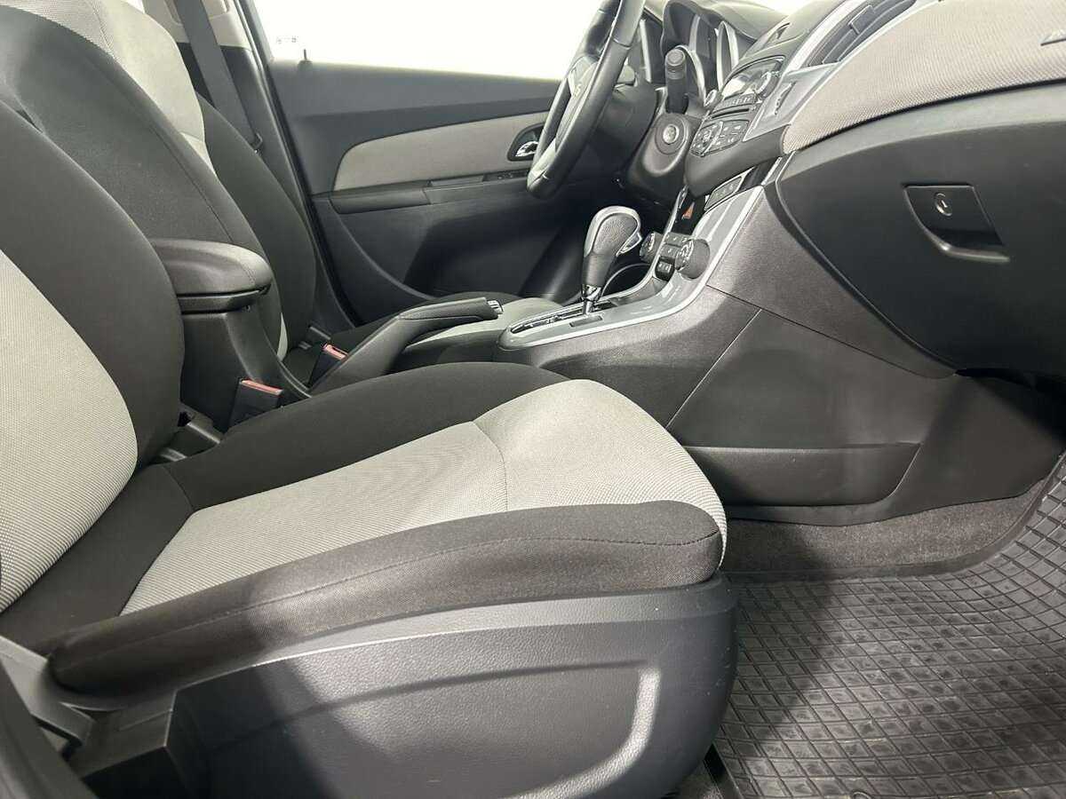Купить Chevrolet Cruze с пробегом. Фото: #13