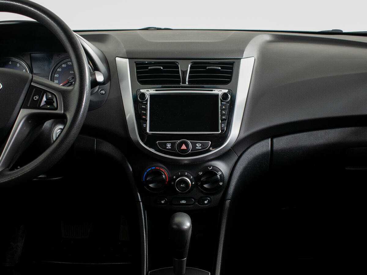 Купить Hyundai Solaris с пробегом. Фото: #10