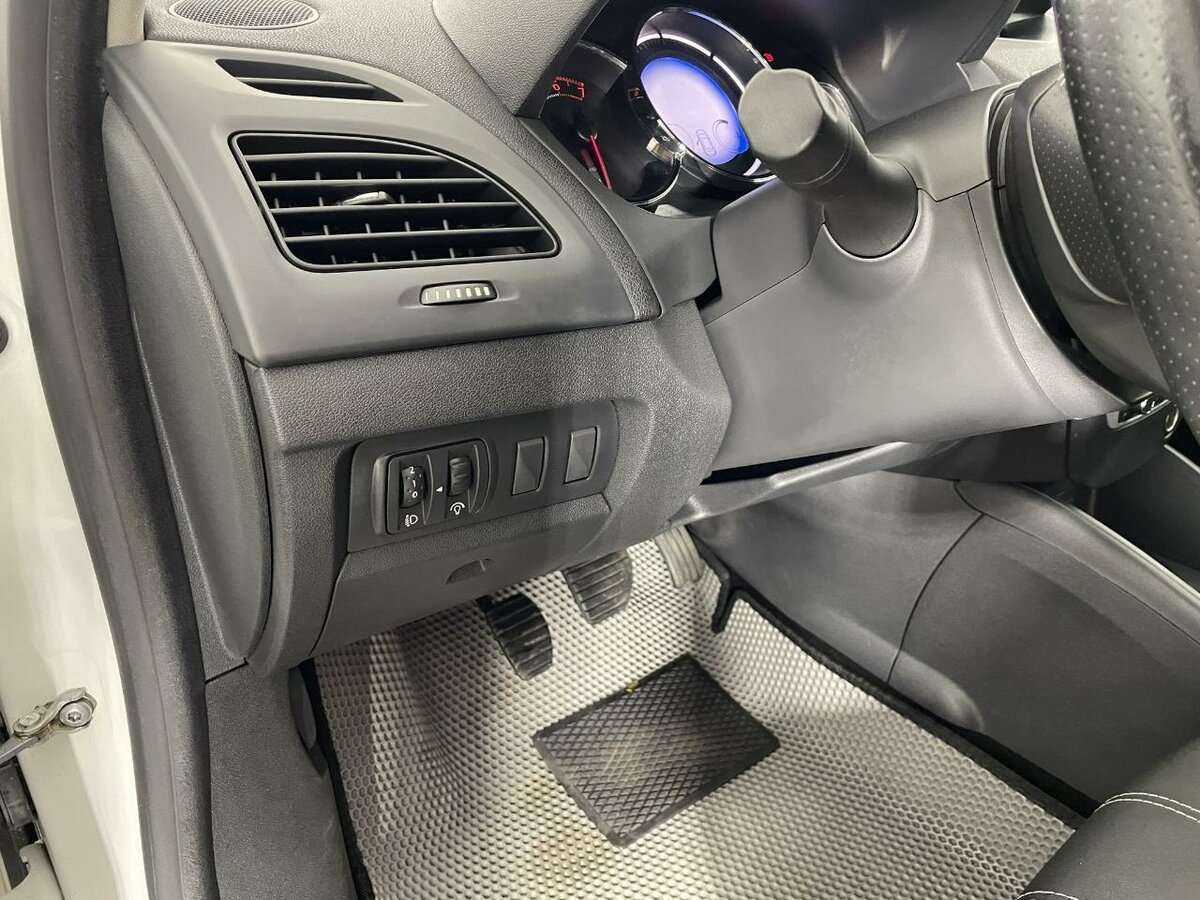 Купить Renault Fluence с пробегом. Фото: #8