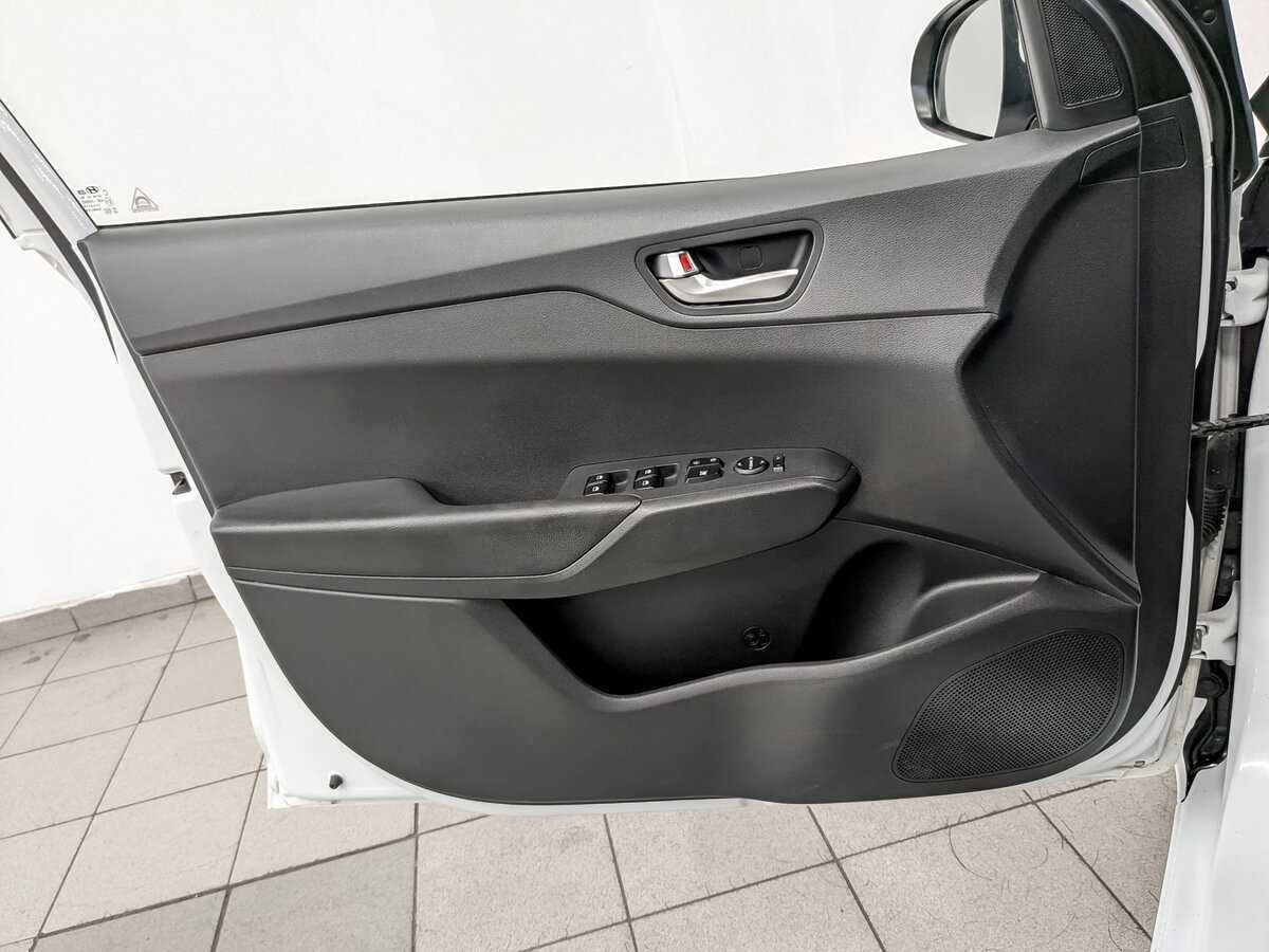 Купить Hyundai Solaris с пробегом. Фото: #18