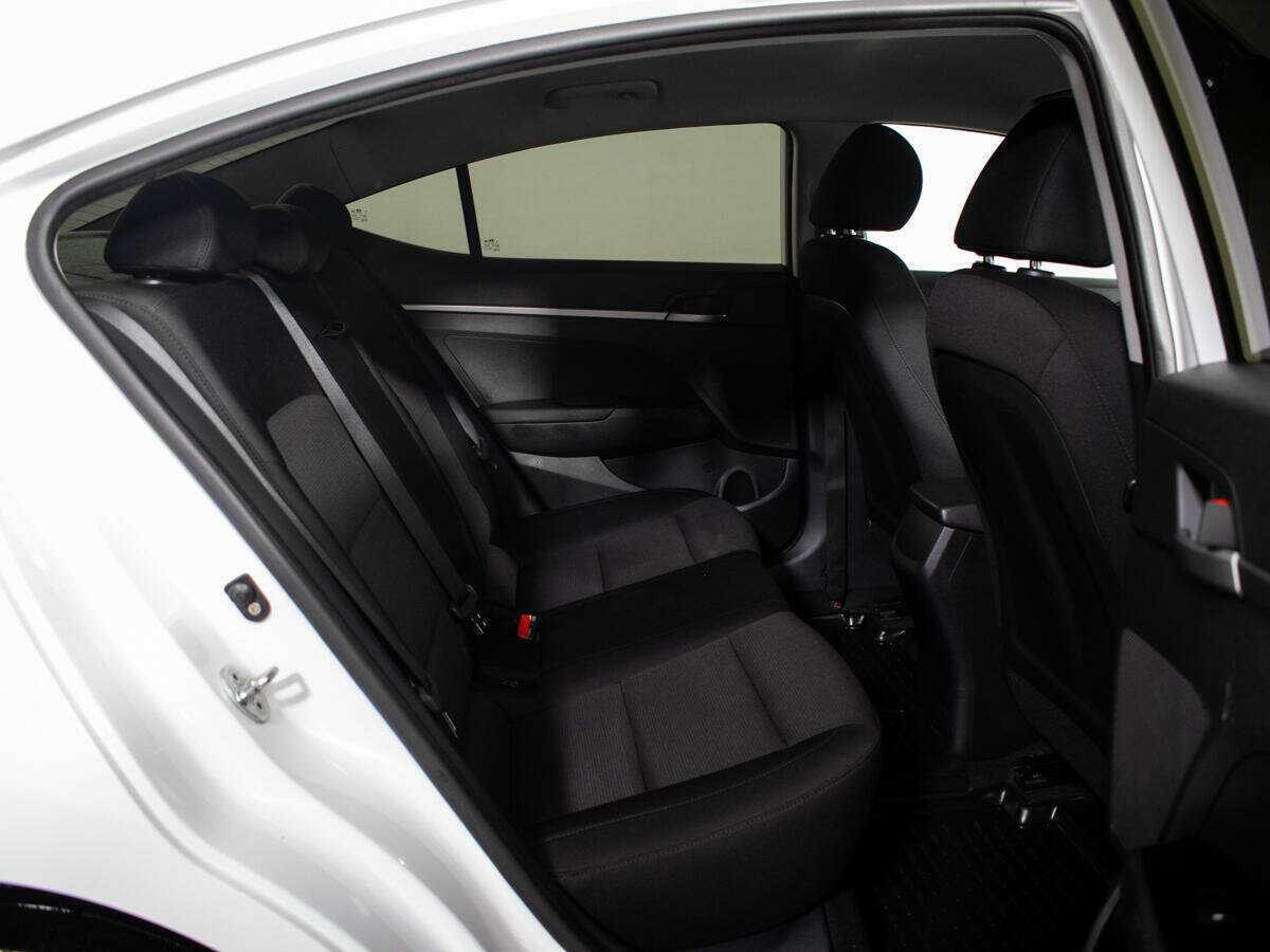 Купить Hyundai Elantra с пробегом. Фото: #9