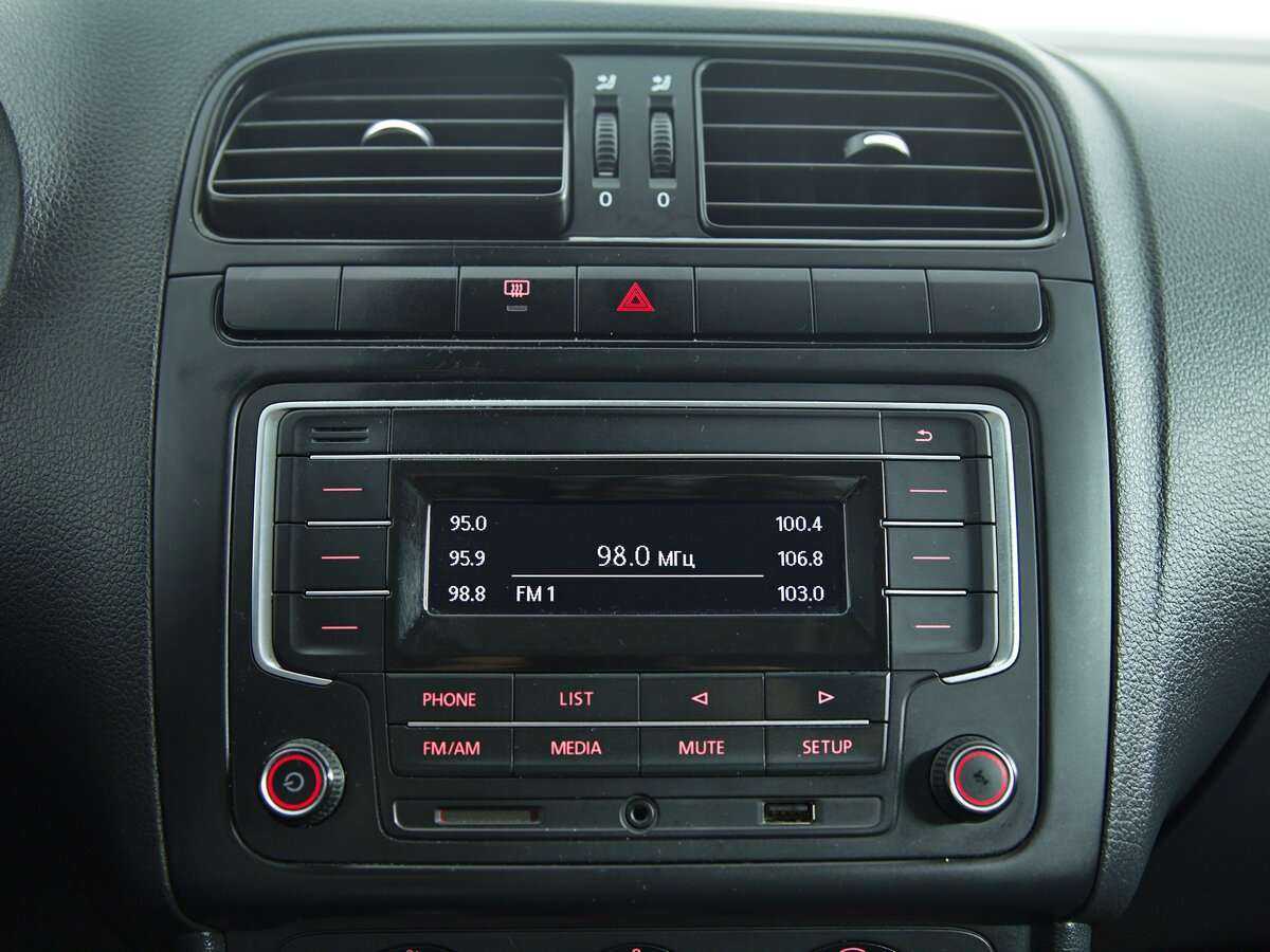 Купить Volkswagen Polo с пробегом. Фото: #11