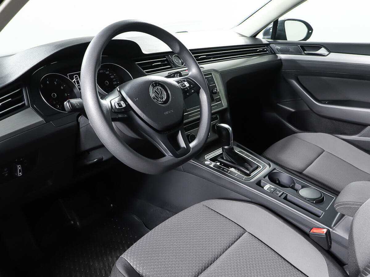 Купить Volkswagen Passat с пробегом. Фото: #13