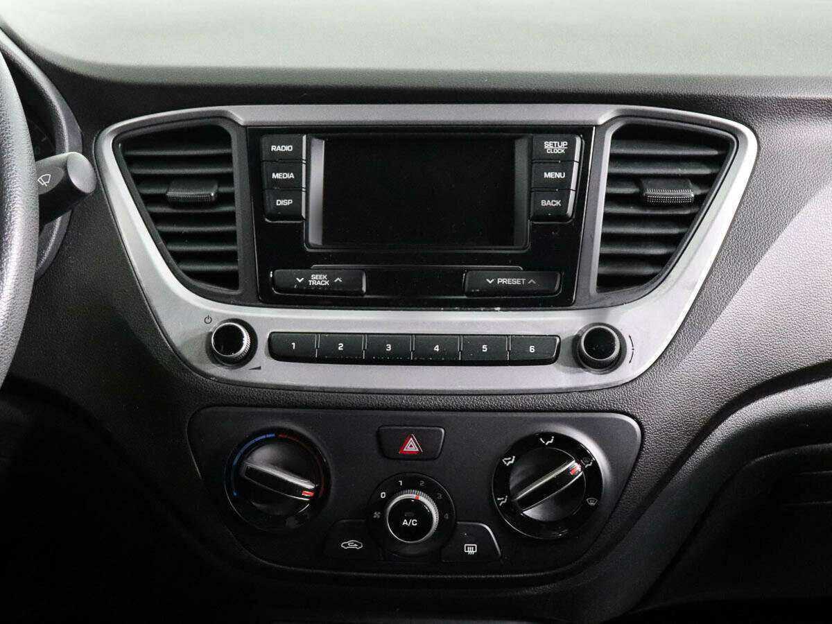 Купить Hyundai Solaris с пробегом. Фото: #11