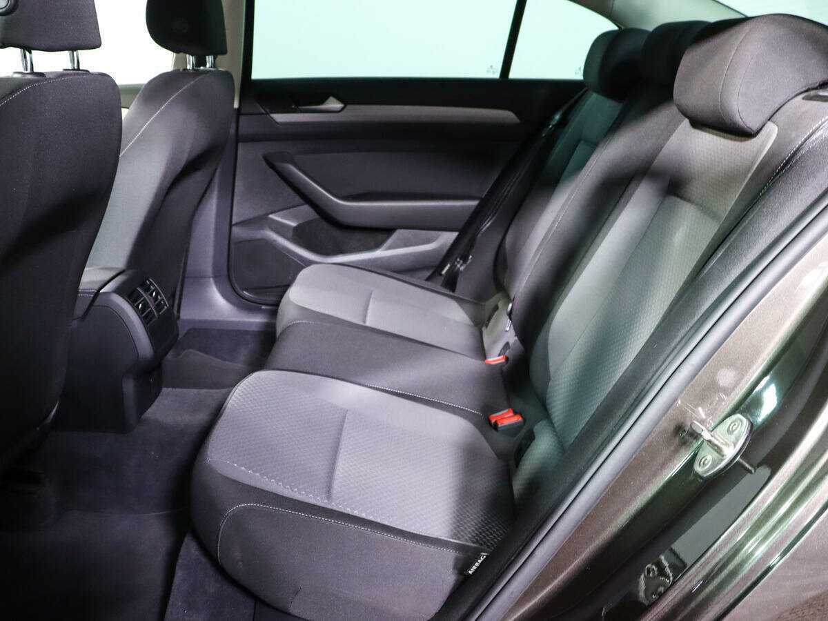 Купить Volkswagen Passat с пробегом. Фото: #7