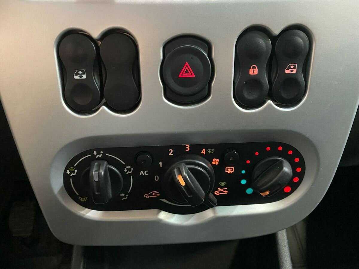 Купить Renault Sandero с пробегом. Фото: #13