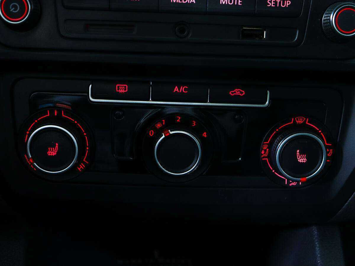 Купить Volkswagen Jetta с пробегом. Фото: #14