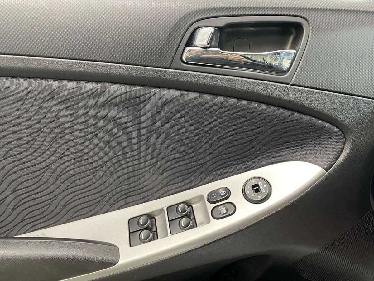 Купить Hyundai Solaris с пробегом. Фото: #15