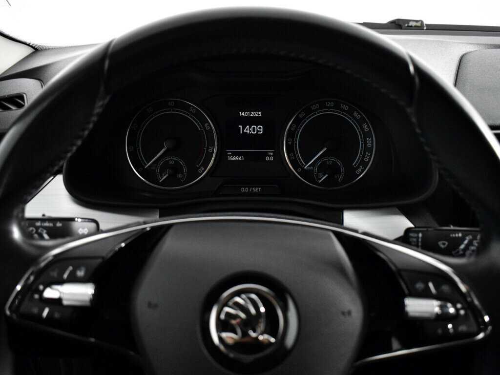 Купить Skoda Rapid с пробегом. Фото: #17