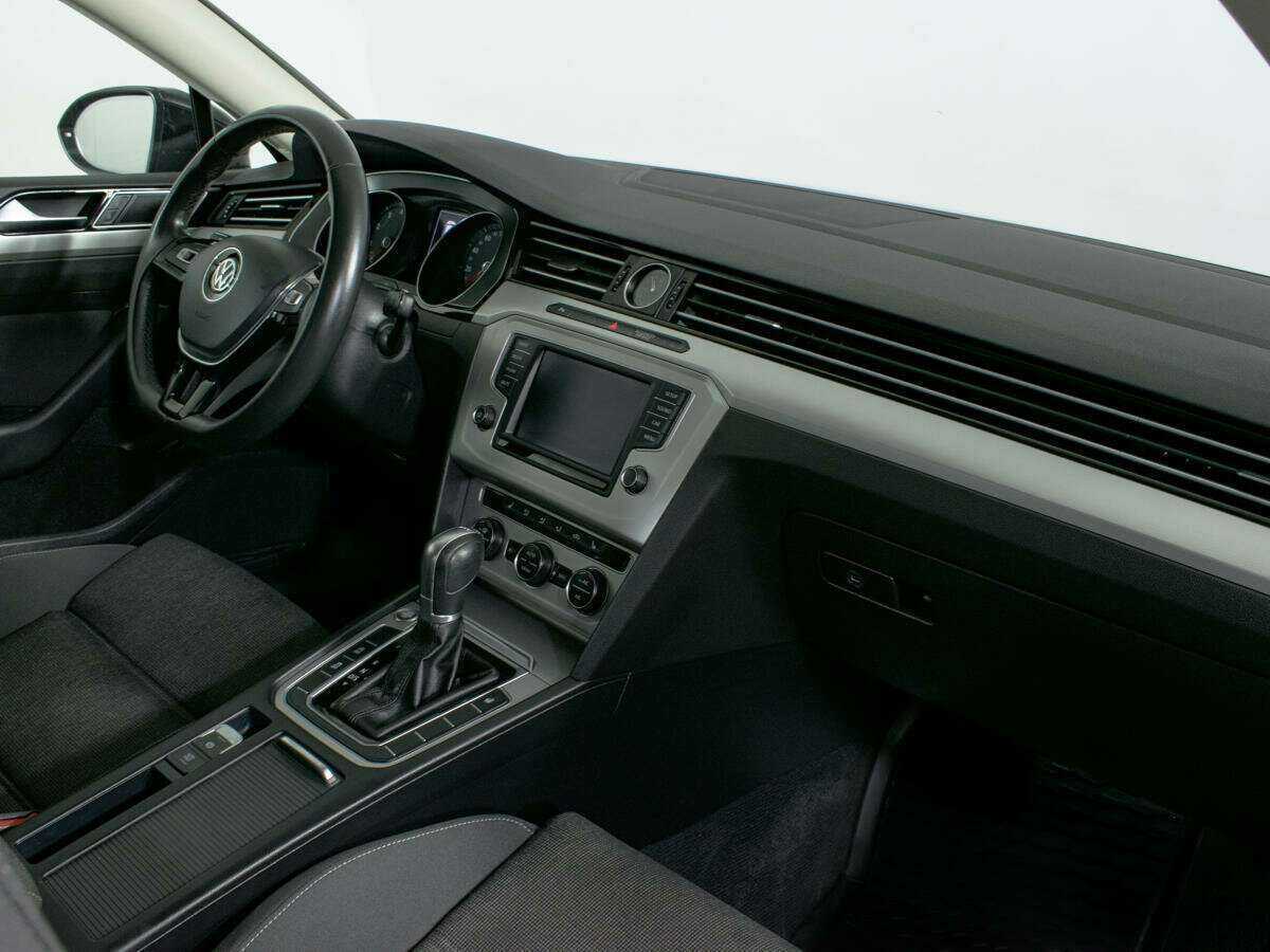 Купить Volkswagen Passat с пробегом. Фото: #6