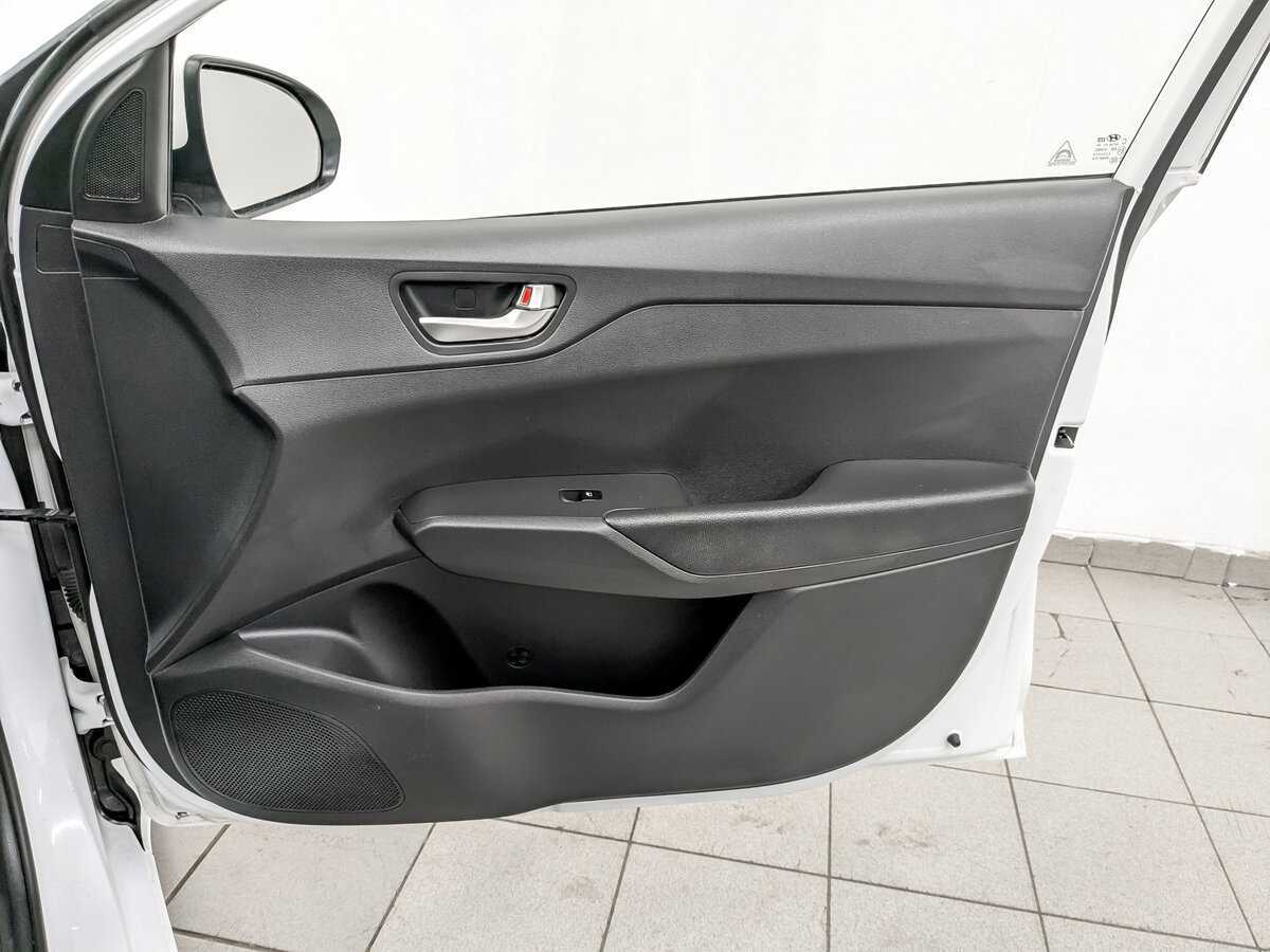 Купить Hyundai Solaris с пробегом. Фото: #23