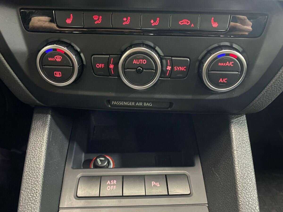 Купить Volkswagen Jetta с пробегом. Фото: #12