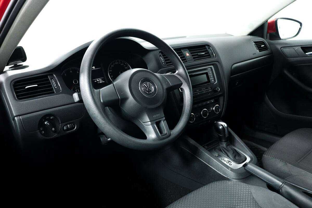 Купить Volkswagen Jetta с пробегом. Фото: #12