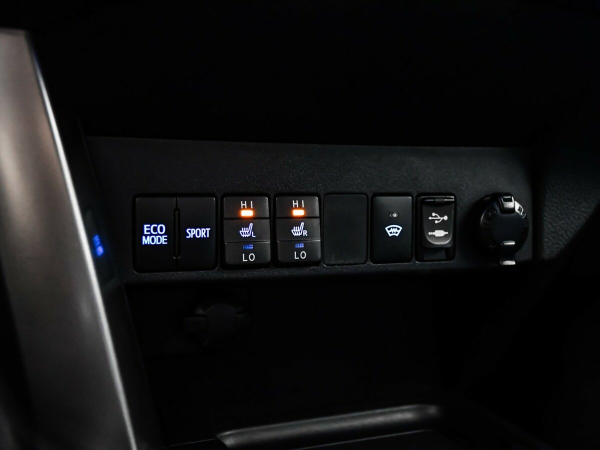 Купить Toyota RAV4 с пробегом. Фото: #15