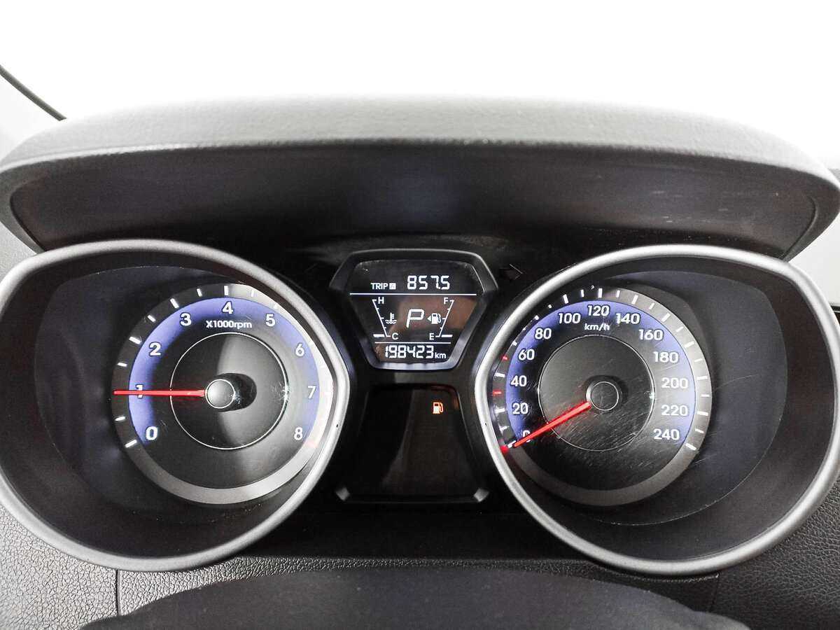 Купить Hyundai Elantra с пробегом. Фото: #8