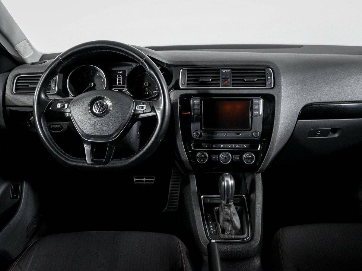 Купить Volkswagen Jetta с пробегом. Фото: #11