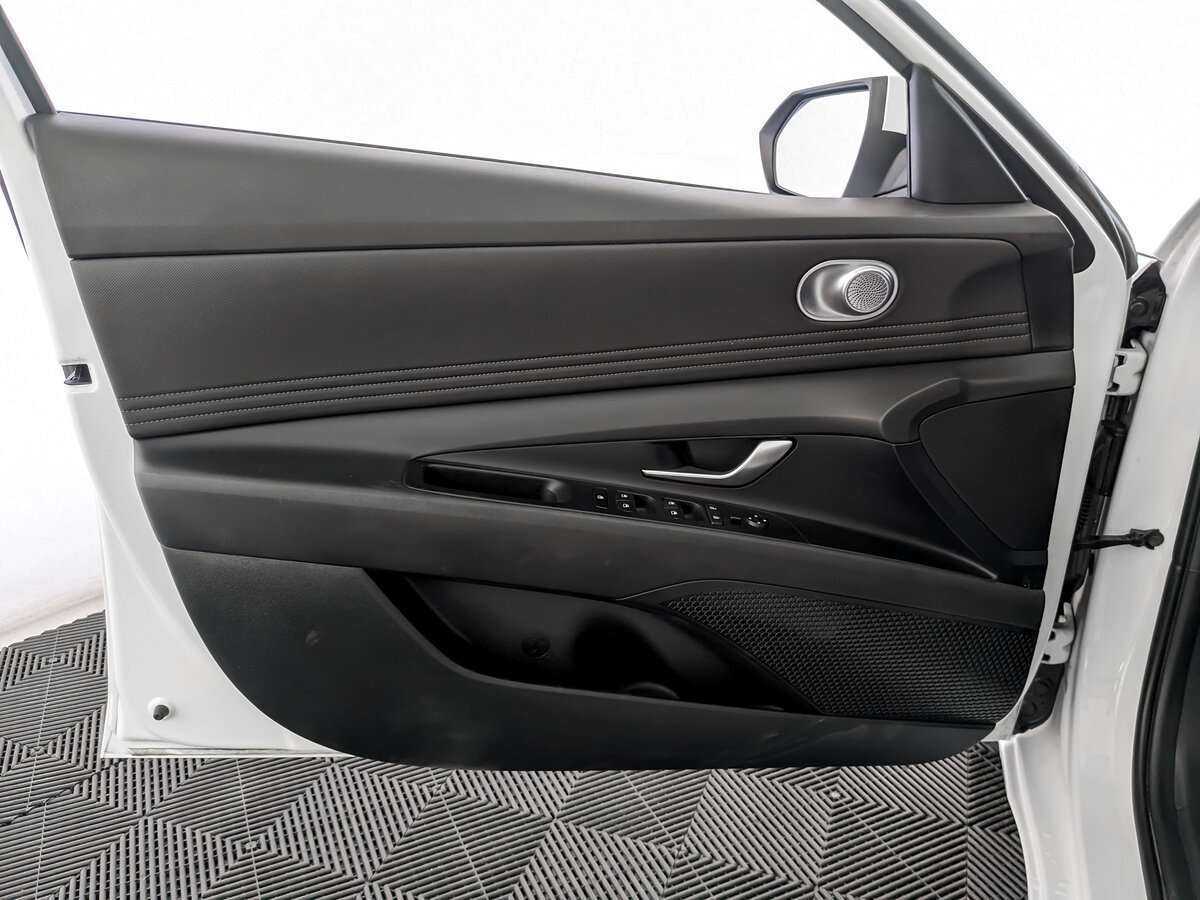 Купить Hyundai Elantra с пробегом. Фото: #18