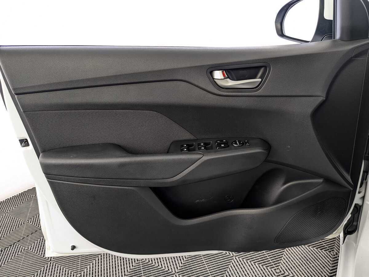 Купить Hyundai Solaris с пробегом. Фото: #16