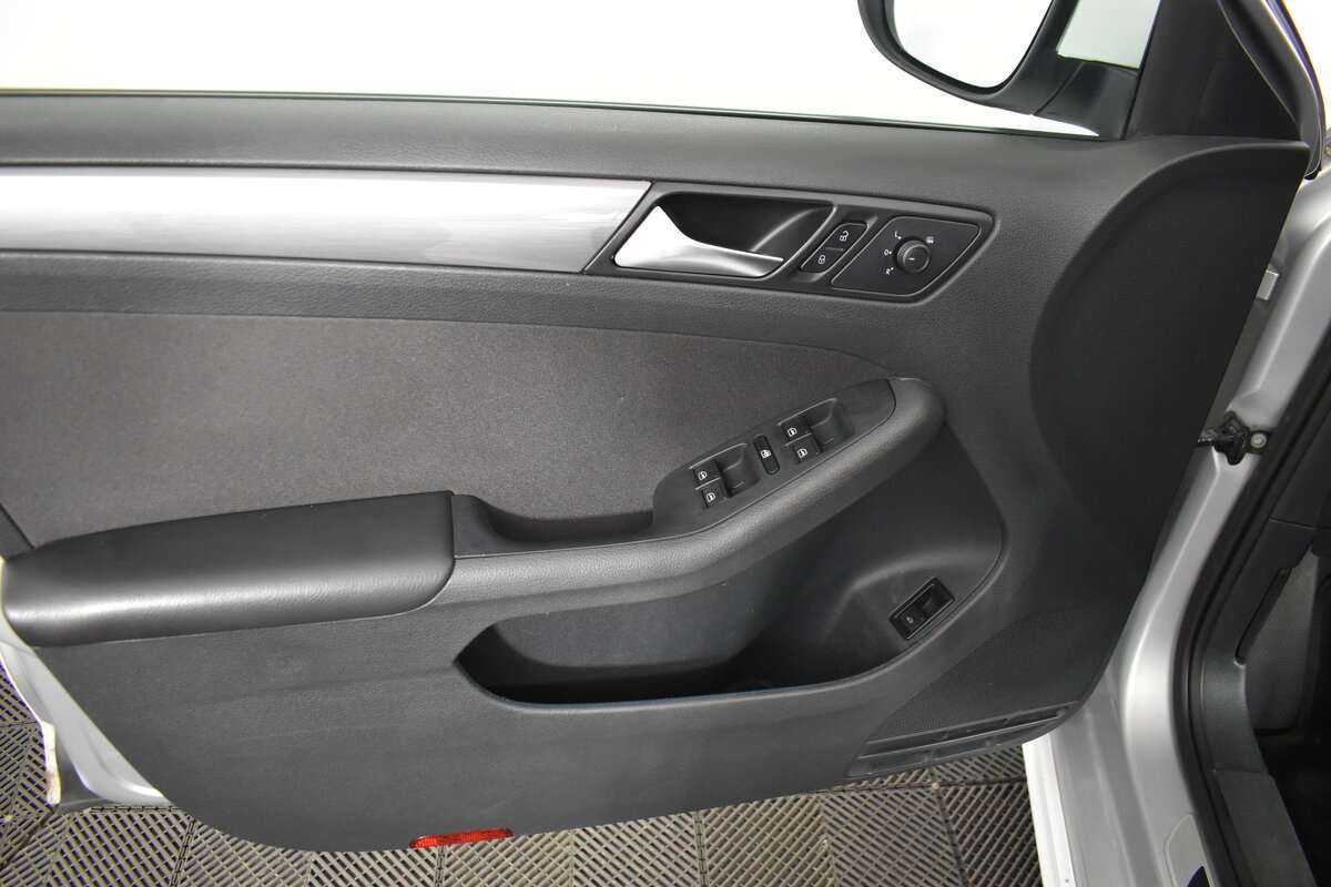 Купить Volkswagen Jetta с пробегом. Фото: #12