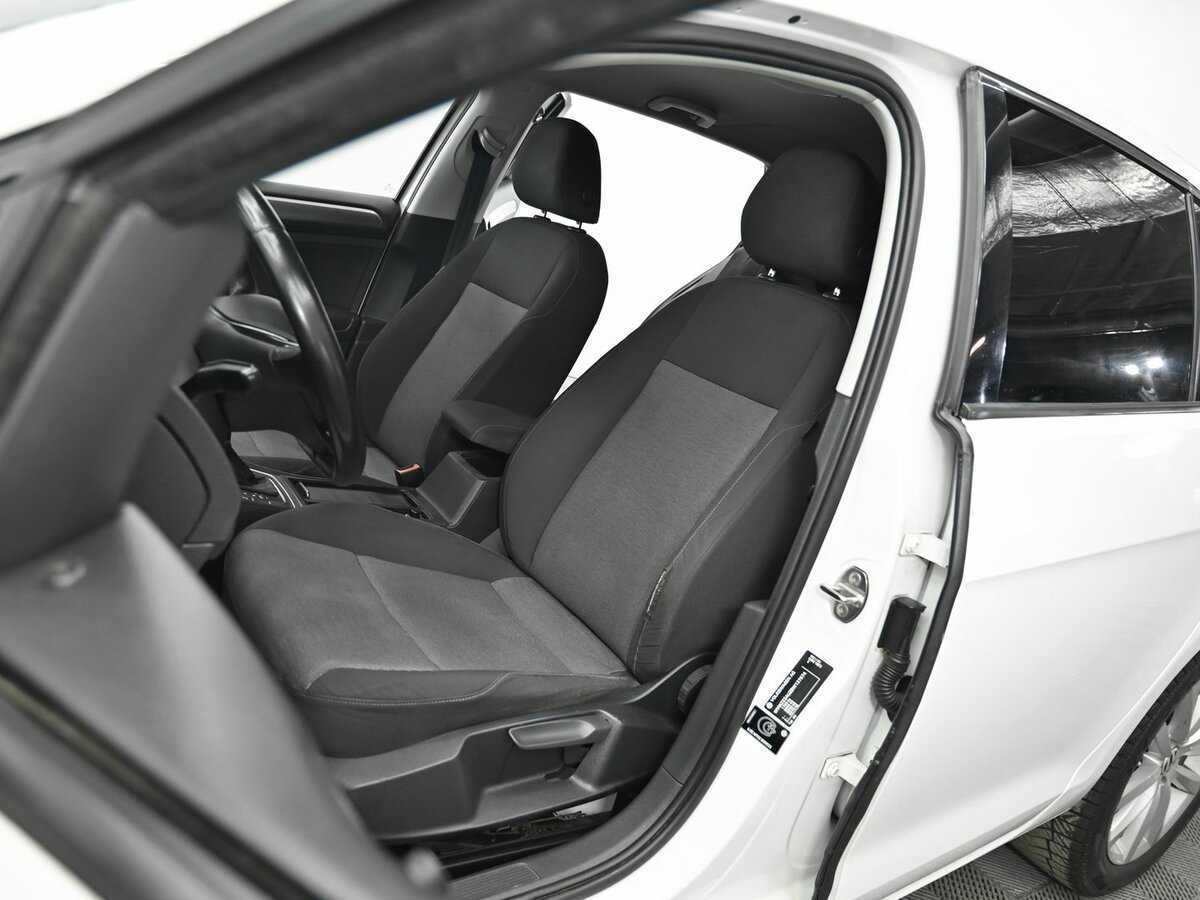 Купить Volkswagen Golf с пробегом. Фото: #4