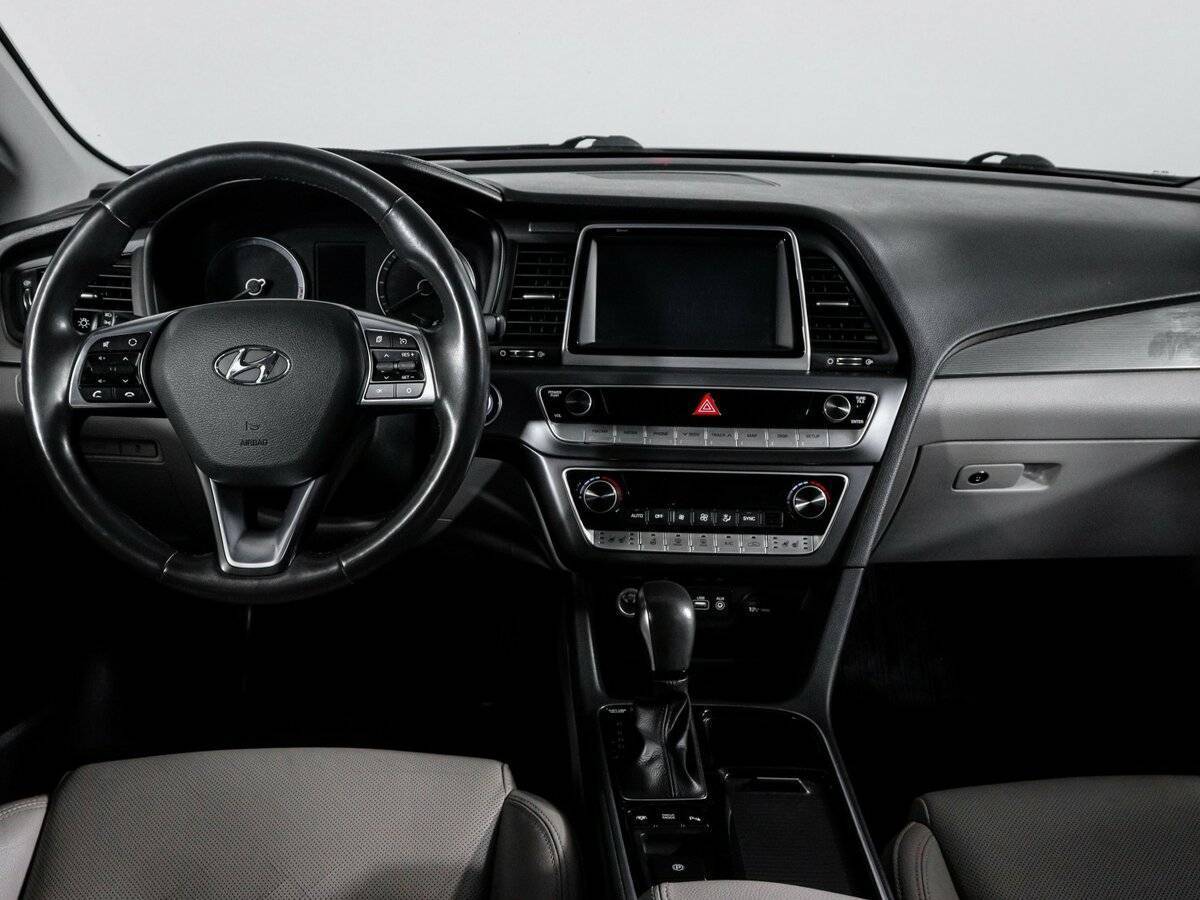 Купить Hyundai Sonata с пробегом. Фото: #11
