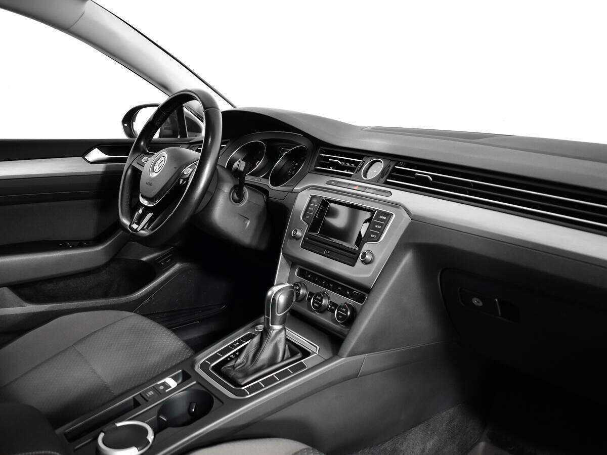 Купить Volkswagen Passat с пробегом. Фото: #8
