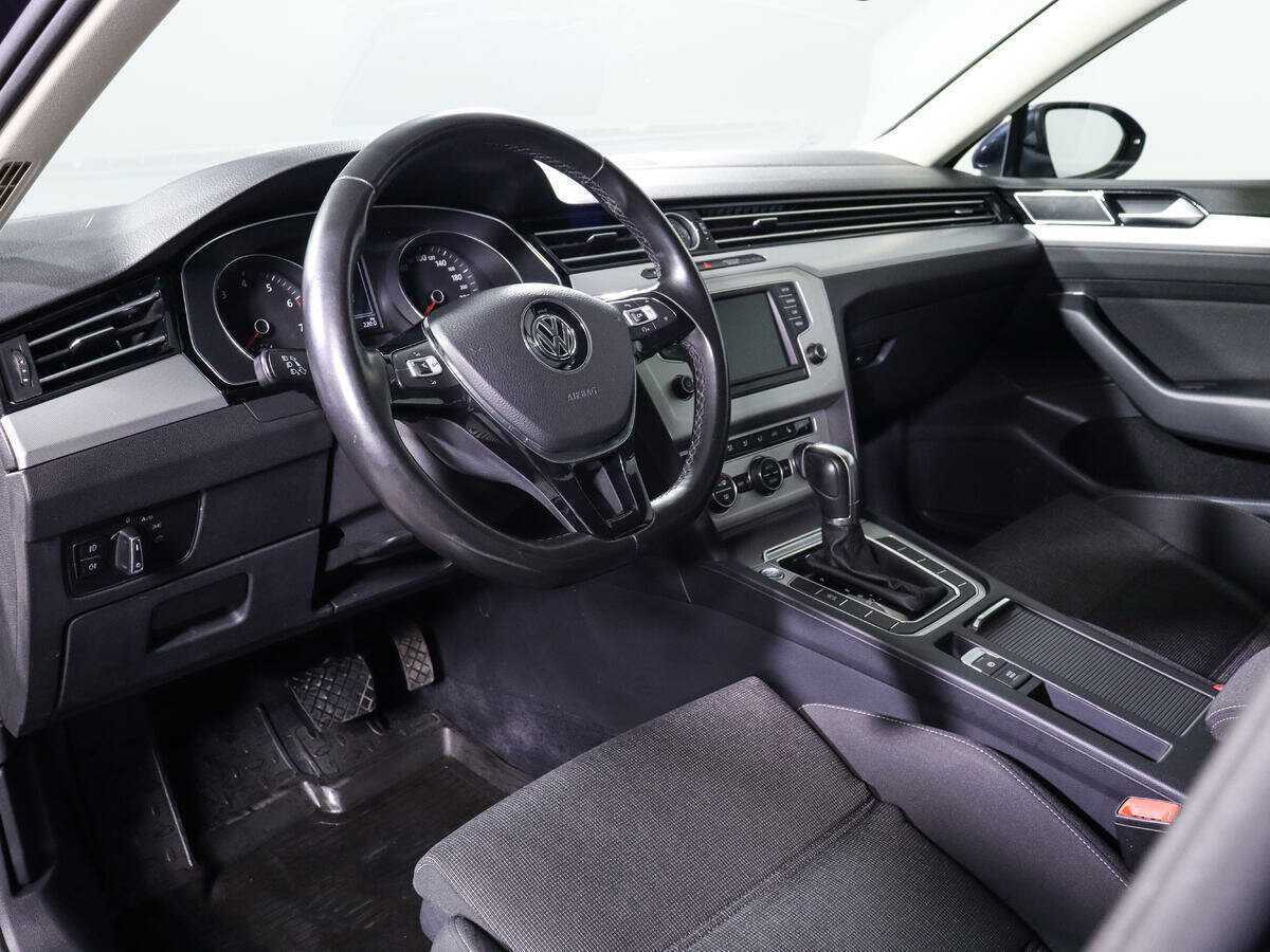 Купить Volkswagen Passat с пробегом. Фото: #11