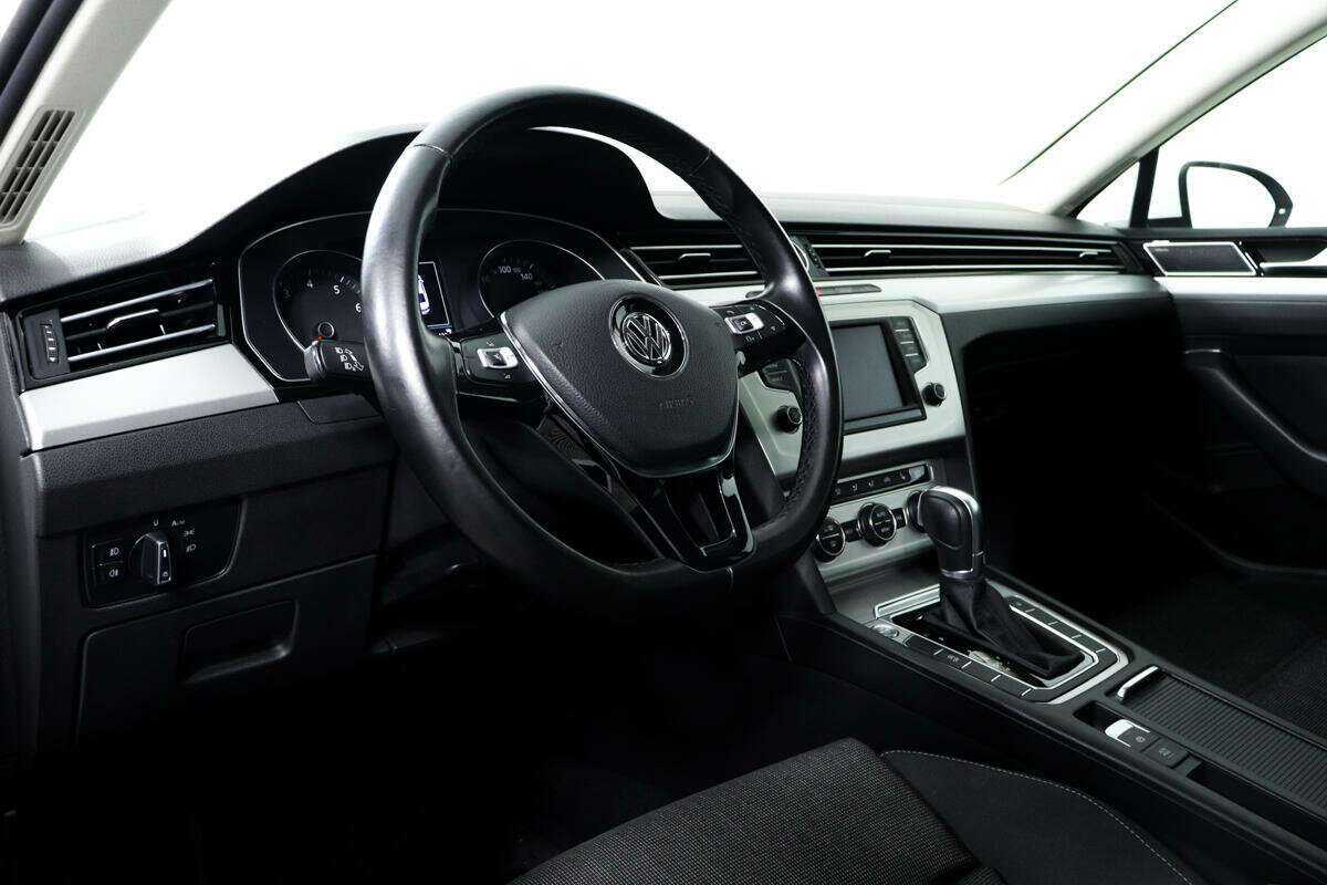 Купить Volkswagen Passat с пробегом. Фото: #12