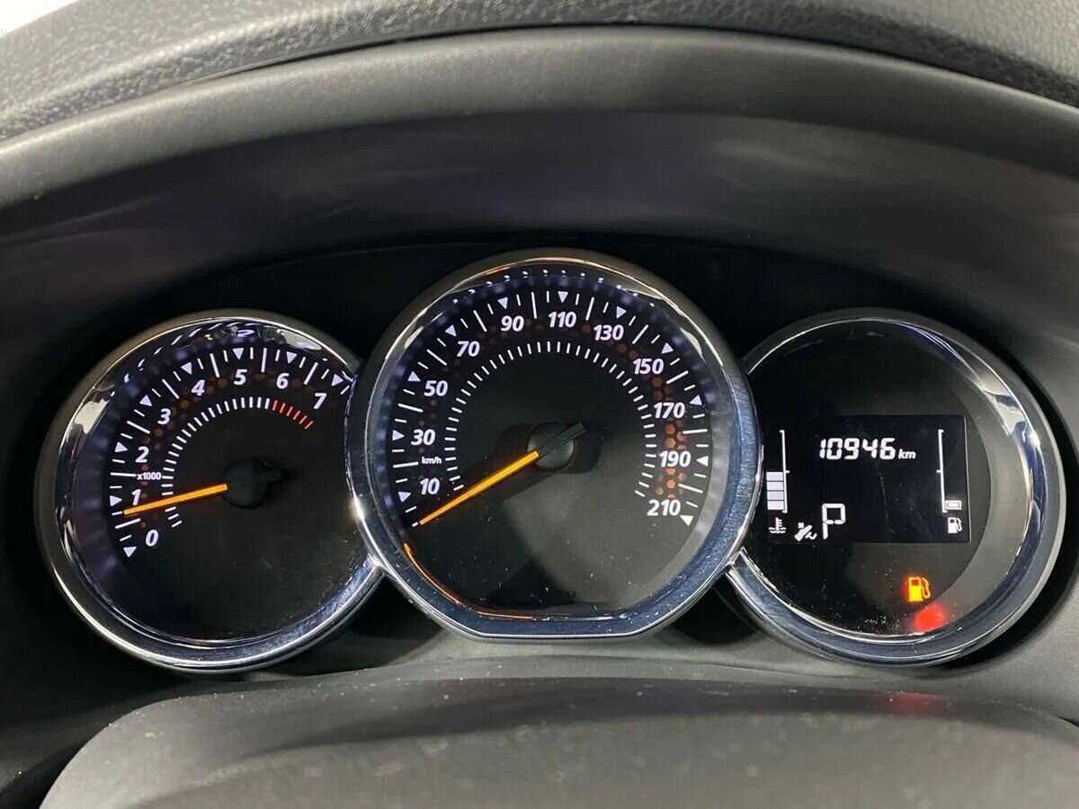 Купить Renault Sandero с пробегом. Фото: #18